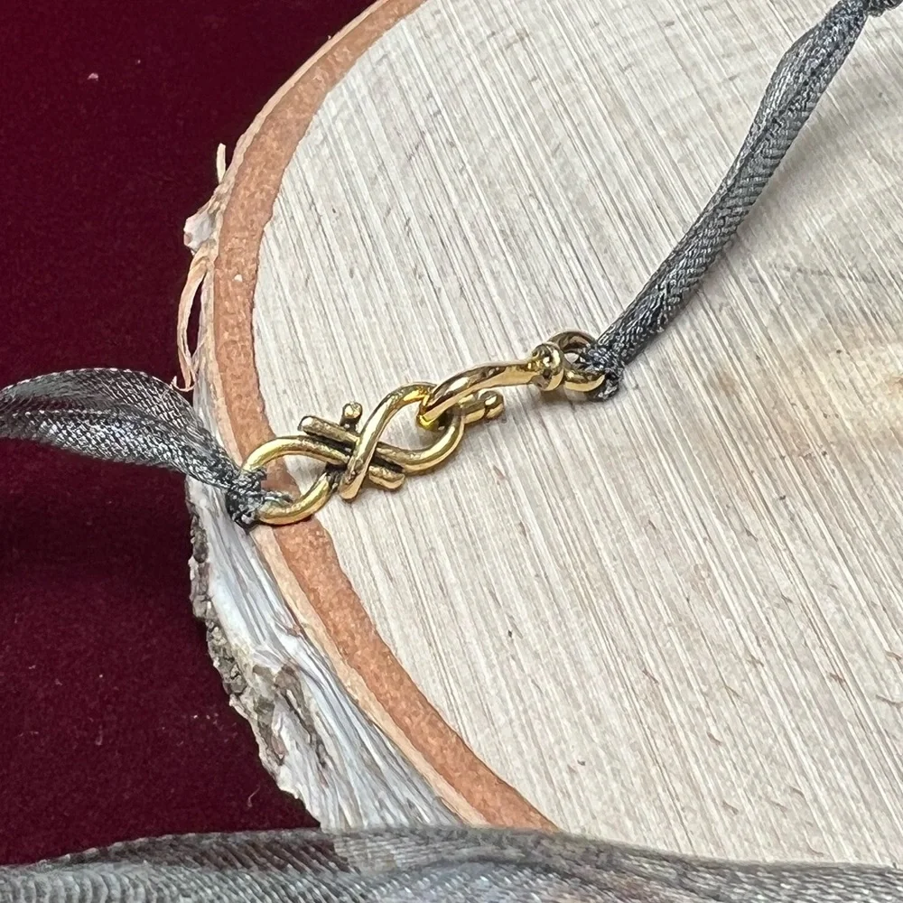 VTG| Floral Cameo Necklace 🌷🪷